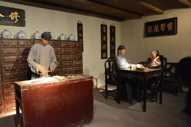 【昆中药杯·最美药店人】我们不生产美，我们是药店圈的星探
